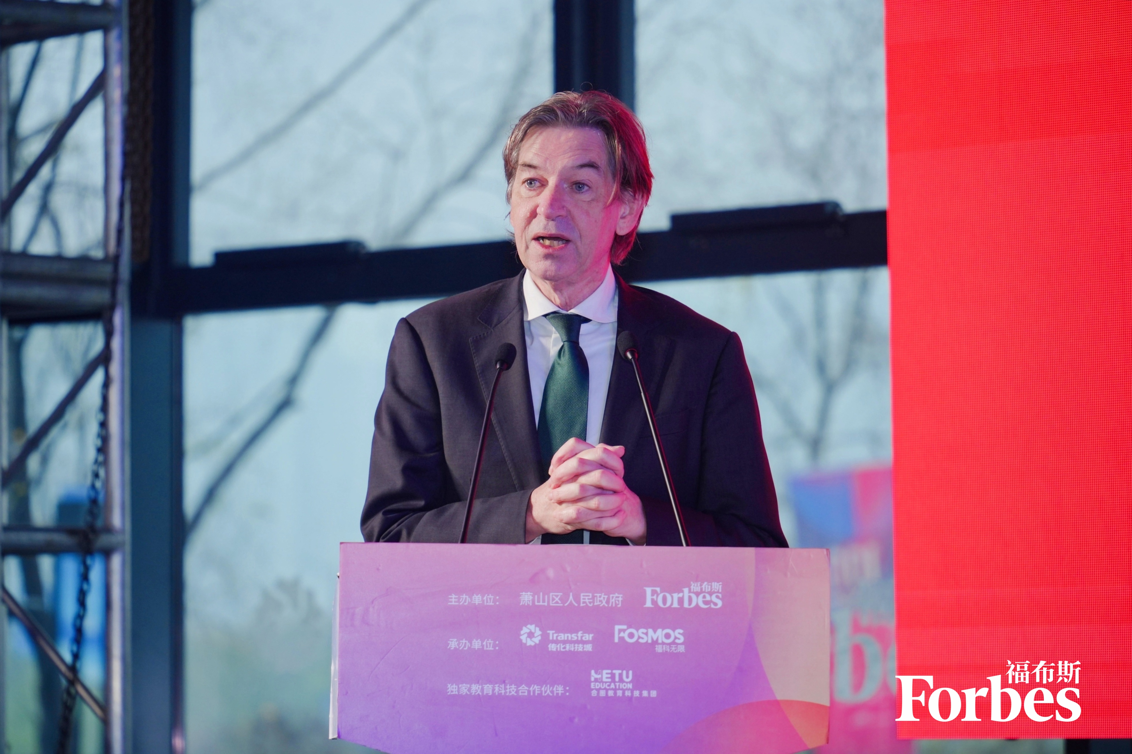 17029655981747450ZmA.jpg 福布斯中國集團的首席戰略官晏格文.jpg